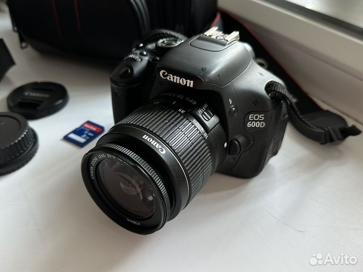 Зеркальный фотоаппарат Canon EOS 600D