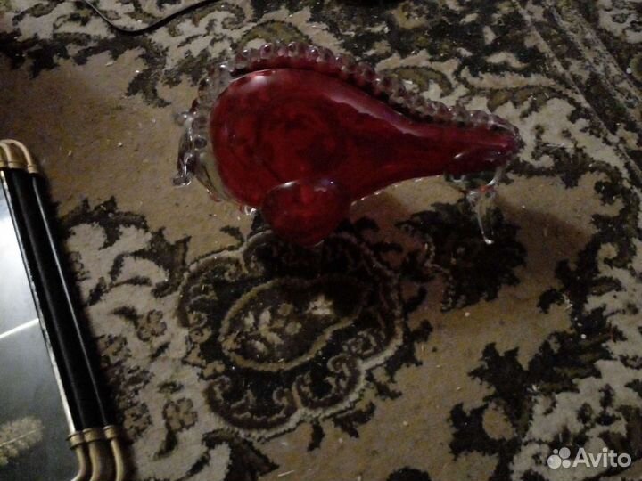 Бык из рубинового стекла.красный ма