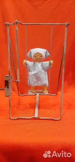 Редкая кукла на качелях заводная СССР 1960 гг