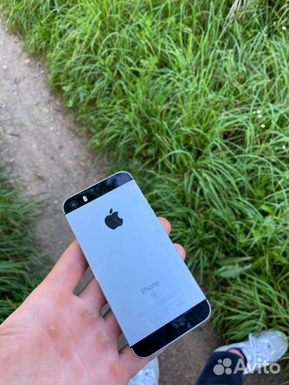 Телефон iPhone se