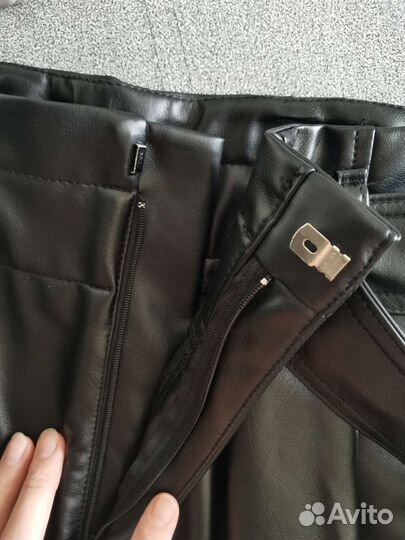 Кожаные черные шорты