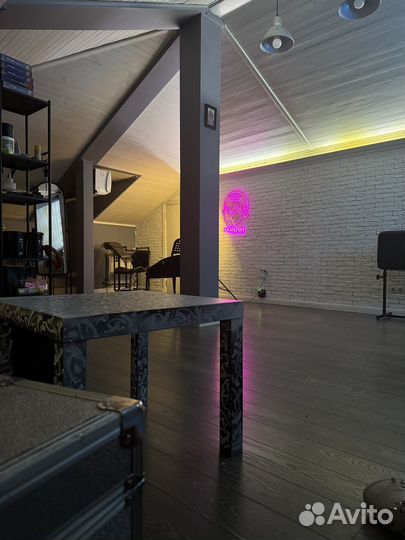 Стол стилизованный