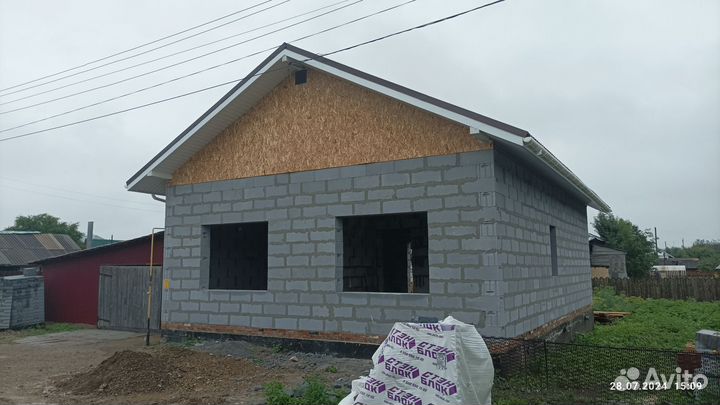 Кладка блоков, кровельные работы