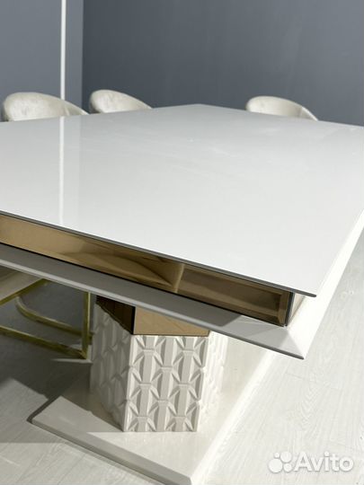 Стол и стулья