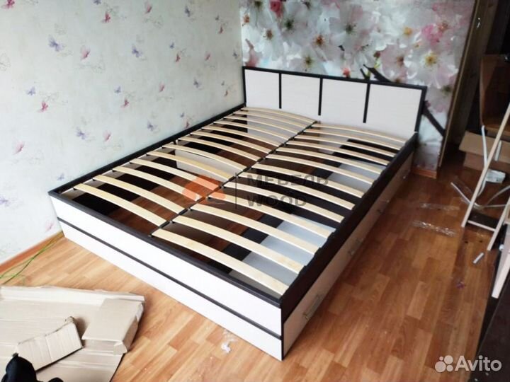 Кровать двуспальная
