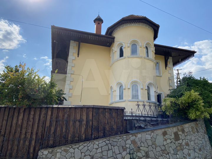 Дом 280 м² на участке 4,6 сот.