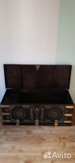 Сундук старинный