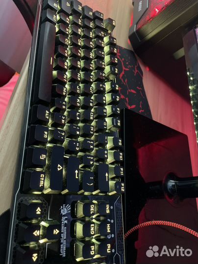 Игровая механическая клавиатура Bloody B810R