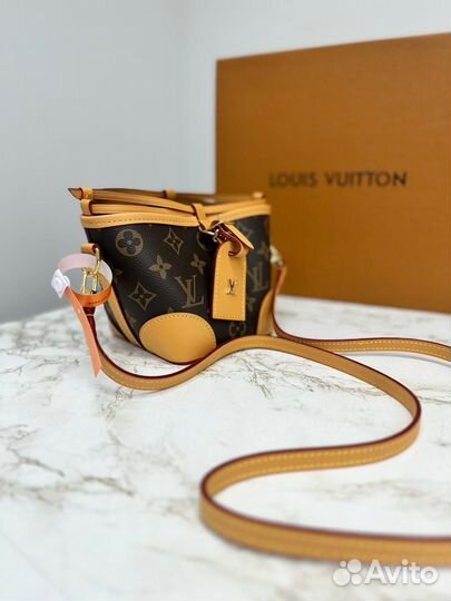 Сумка Louis vuitton дно 12 см, горлышко 20 см
