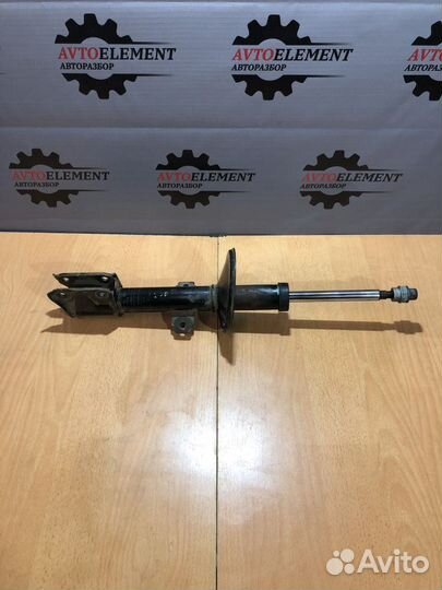 Амортизатор передний правый Renault Duster