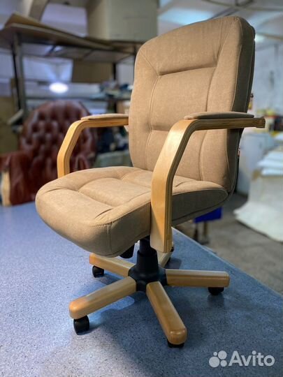 Офисное кресло