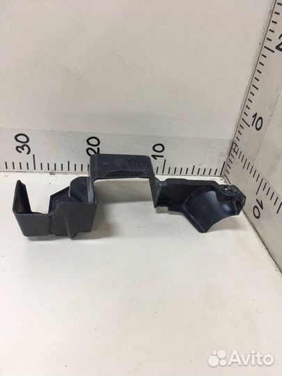 Дефлектор радиатора левый Toyota Land Cruiser