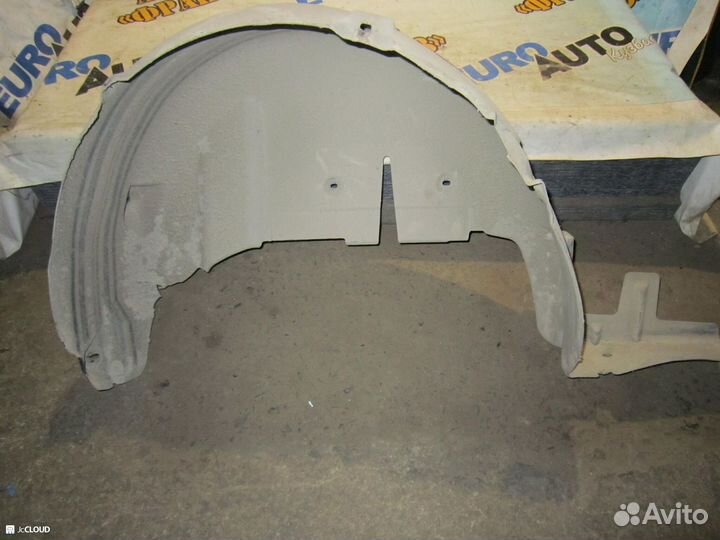 Подкрылок на renault fluence L30R, L30T K4MV838