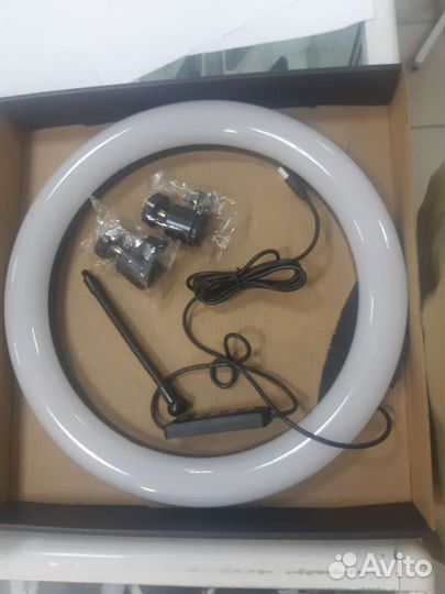 Кольцевая светодиодная лампа