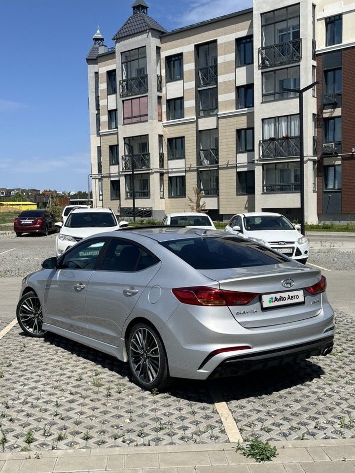 Hyundai Elantra: фото владельца