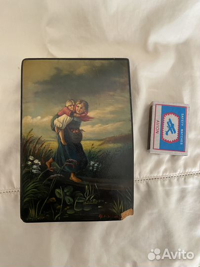 Лаковая шкатулка