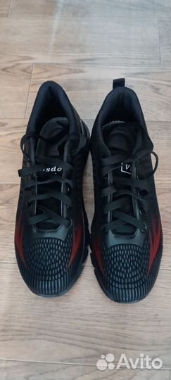 Кроссовки женские