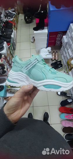 Кроссовки женские 37 размер новые