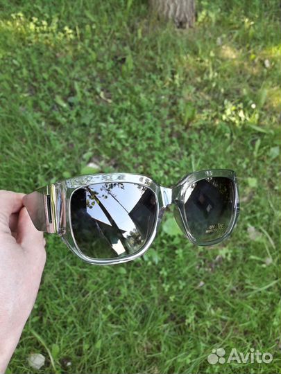 Солнцезащитные очки бренда Мэри Кэй