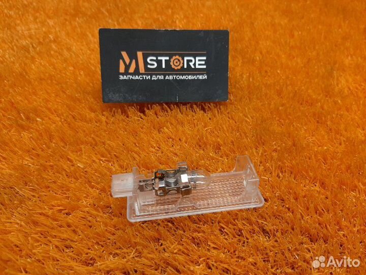 Плафон освещения задний правый Land Rover Range