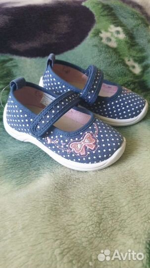 Туфли для девочки 22размер новые