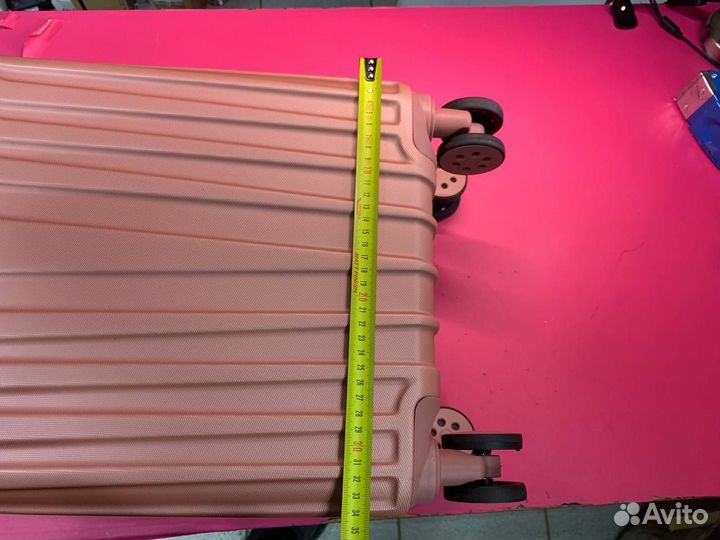 Дорожный чемодан на колесиках с алюминиевой рамой