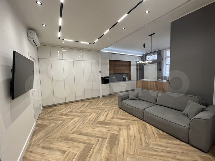 3-к. квартира, 85 м², 1/10 эт.