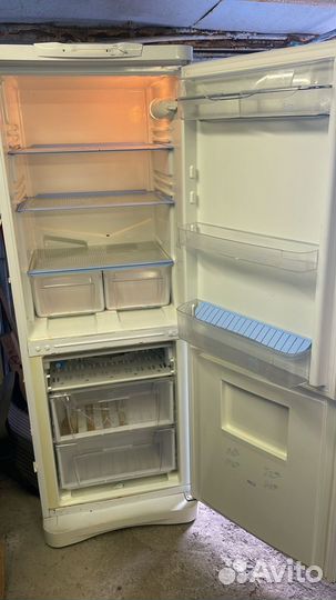 Холодильник indesit c132G.016
