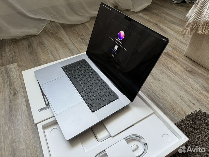 Macbook Pro 16 M1 Pro 16Gb / 1 Tb