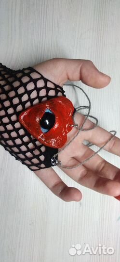 Брелок на шею из глины