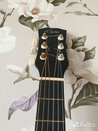Акустическая гитара