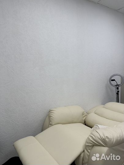 Наращивание ресниц и коррекция бровей