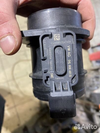 Датчик массового расхода воздуха VAG 04l 906 461b