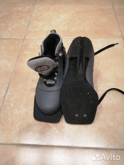 Детские лыжные ботинки