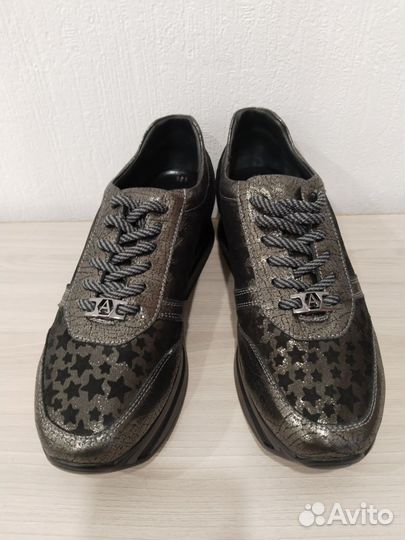 Кроссовки adidas женские 39 раз. Новые