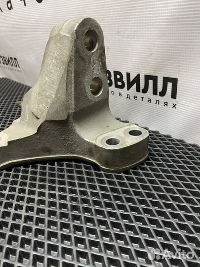 Кронштейн двигателя задний правый Volvo FH4