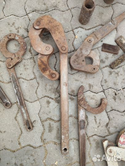 Ключи буровые и инструмент