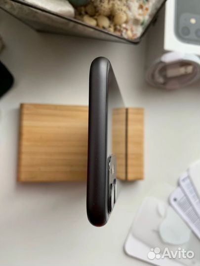 Телефон iPhone 11 Black на 64gb