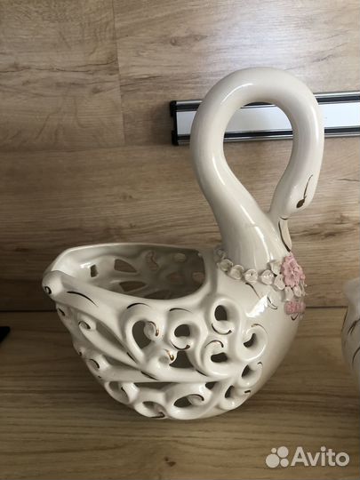 Лебеди фарфор