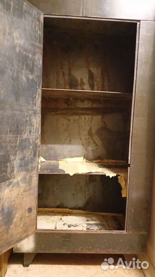 Сейф металлический