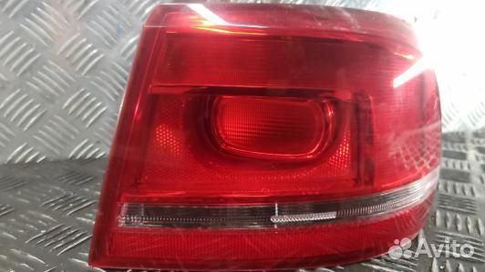 Фонарь задний правый volkswagen passat B7 (7AG35MY01)