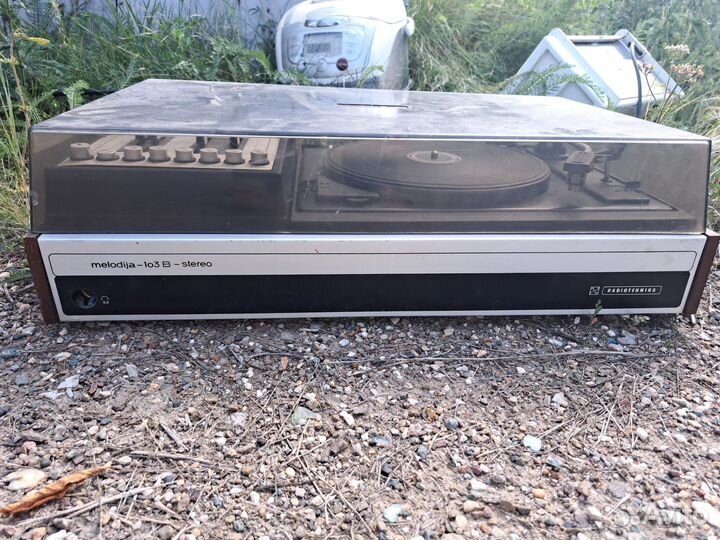 Проигрыватель винила melodija 103B stereo