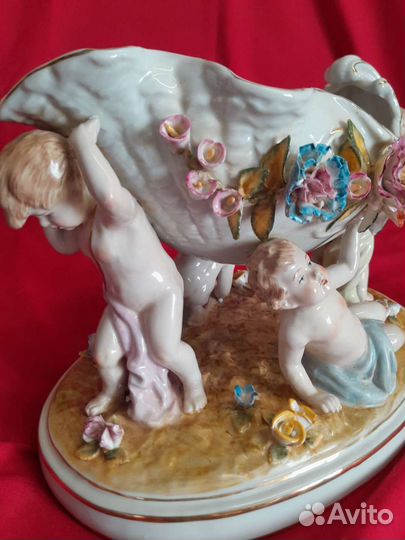 Большая статуэтка-ваза