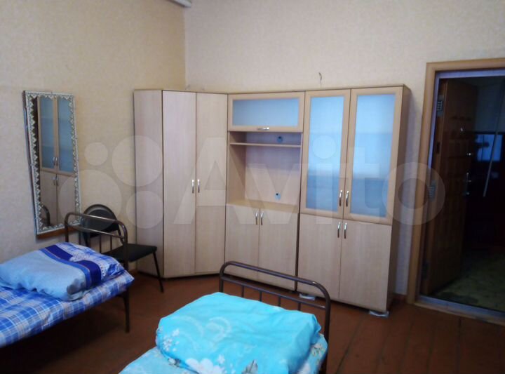 Комната 17 м² в 8-к., 2/2 эт.