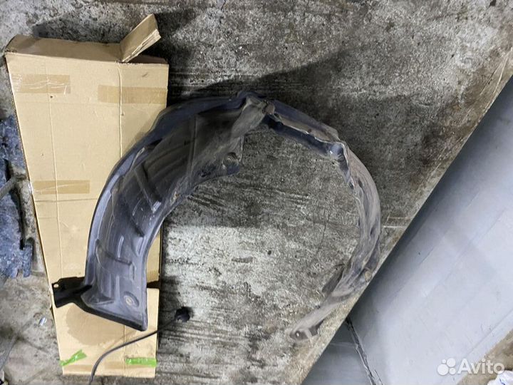 Подкрылок передний левый Toyota Venza