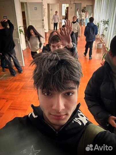 Парень на 8 марта