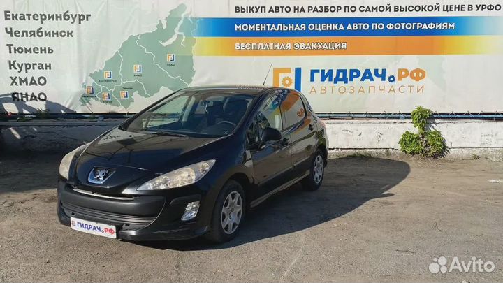 Обшивка двери багажника левая верхеняя Peugeot 308