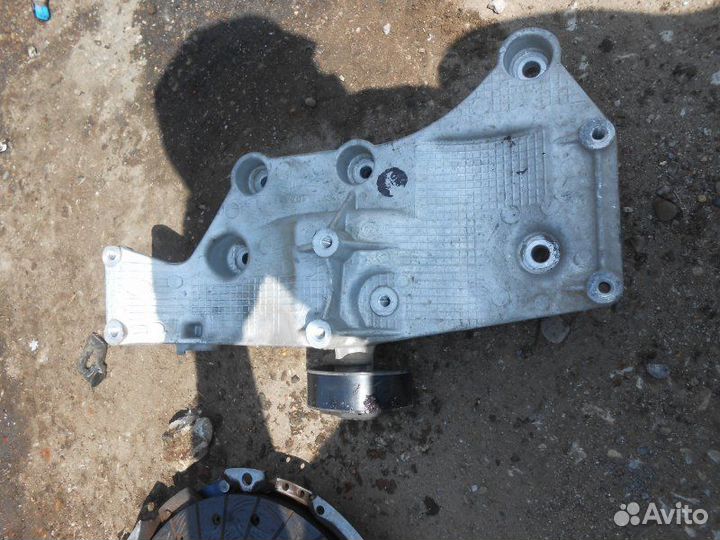 Кронштейн генератора Лада X-Ray 21179 2018