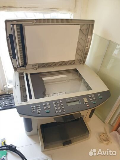 HP LaserJet M1522nf принтер сканер