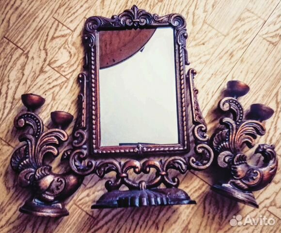 Зеркало и подсвечники